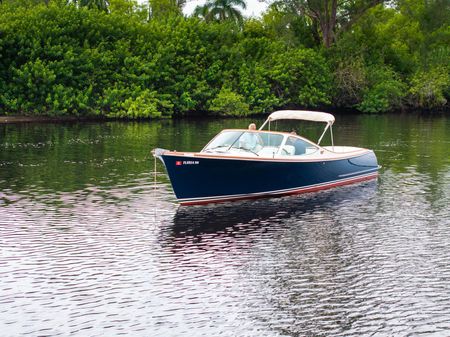 Hinckley Talaria 29 Runabout image