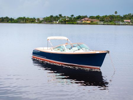 Hinckley Talaria 29 Runabout image