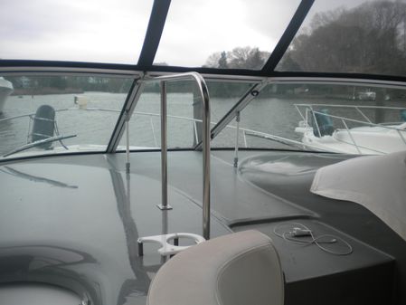 Cruisers Yachts 370 Express image