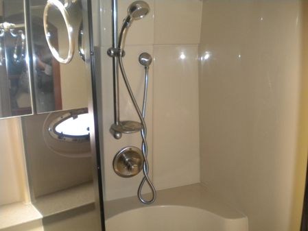 Cruisers Yachts 370 Express image