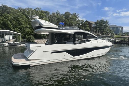 Galeon 470 Sky image