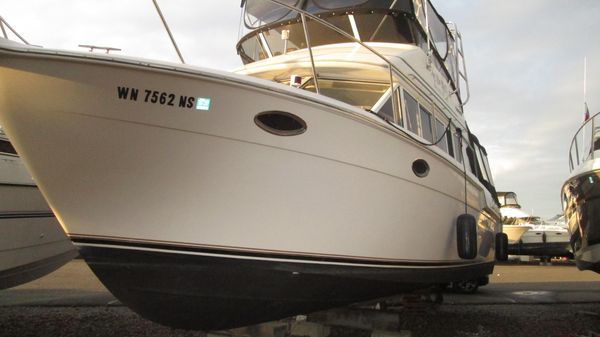 Carver 320 Voyager