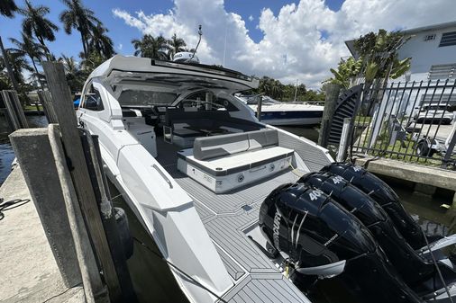 Cruisers Yachts 42 GLS Outboard image