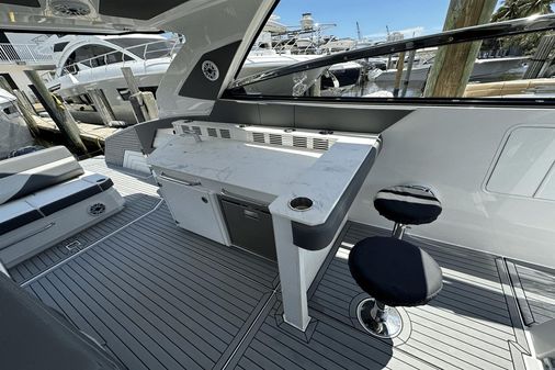 Cruisers Yachts 42 GLS Outboard image