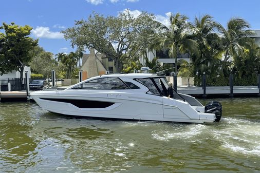 Cruisers Yachts 42 GLS Outboard image