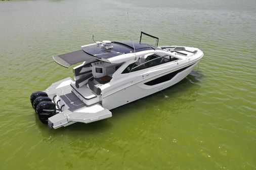 Cruisers Yachts 42 GLS Outboard image