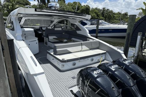 Cruisers Yachts 42 GLS Outboard image