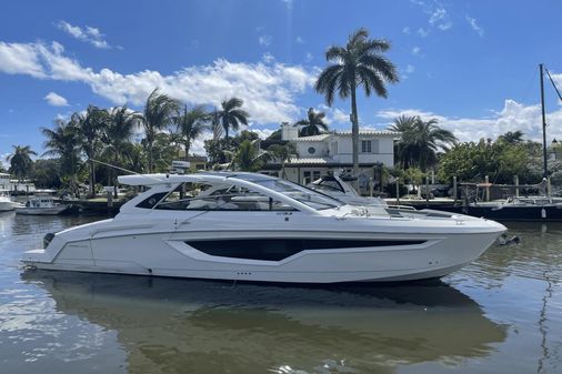 Cruisers Yachts 42 GLS Outboard image