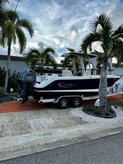 Robalo R242 Center Console image