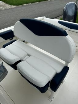 Robalo R242-CENTER-CONSOLE image