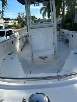 Robalo R242-CENTER-CONSOLE image