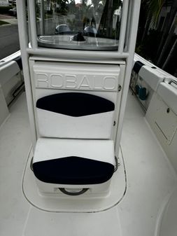 Robalo R242 Center Console image