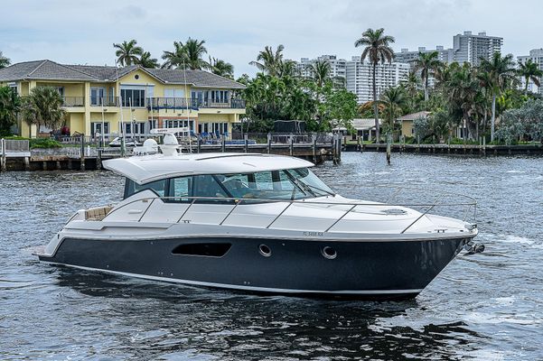 Tiara Yachts C44 Coupe - main image