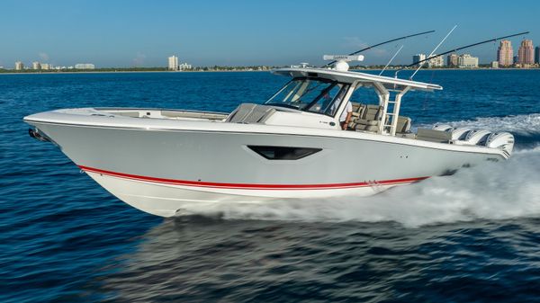 Pursuit S 428 Sport