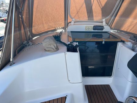 Hunter 38 image