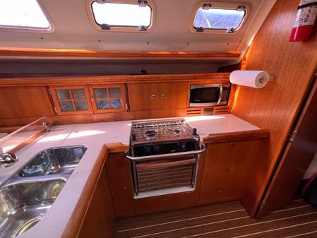 Hunter 38 image