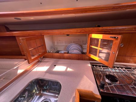 Hunter 38 image