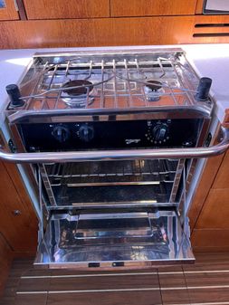 Hunter 38 image