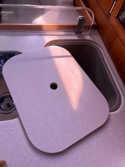 Hunter 38 image