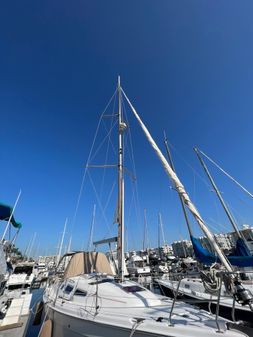 Hunter 38 image