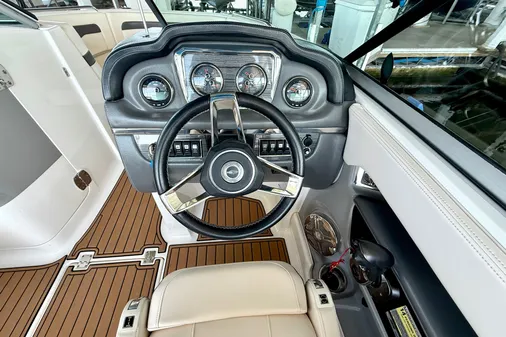 Chaparral 246 SSi image