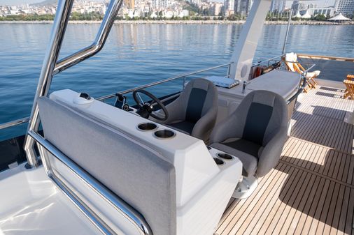 Beneteau Grand Trawler 62 image