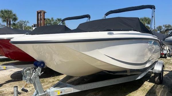 Bayliner Element M17 