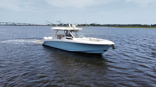 Boston Whaler 350 Realm 