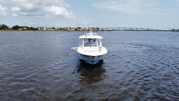 Boston Whaler 350 Realm image