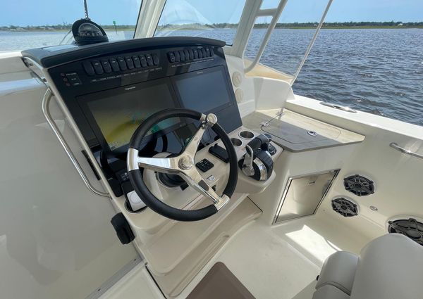 Boston-whaler 350-REALM image