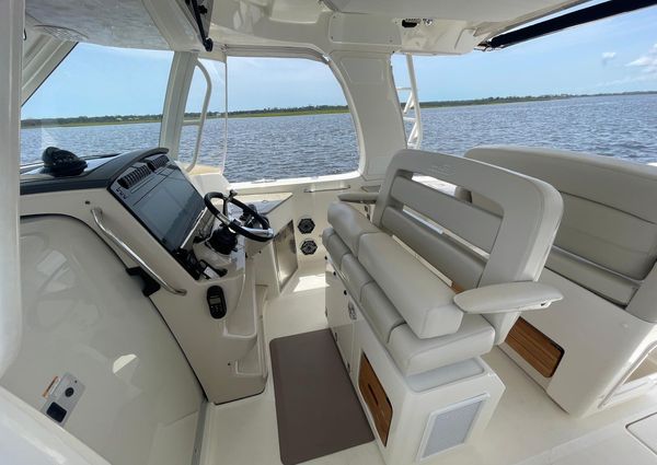 Boston-whaler 350-REALM image