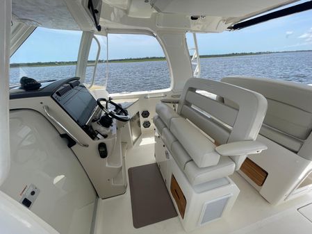 Boston Whaler 350 Realm image