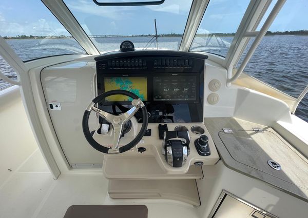 Boston-whaler 350-REALM image