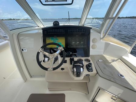 Boston Whaler 350 Realm image