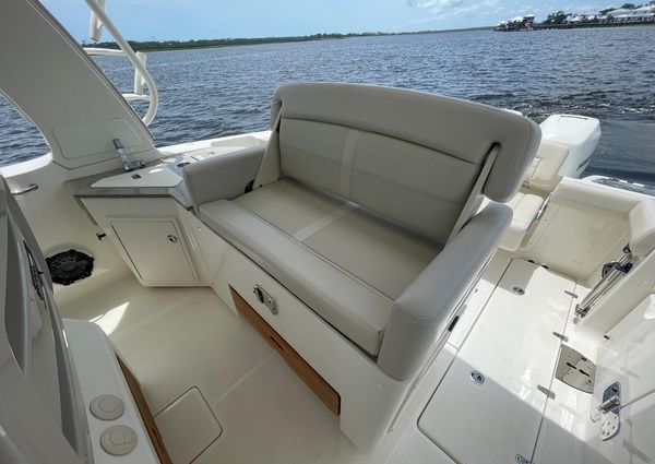 Boston-whaler 350-REALM image