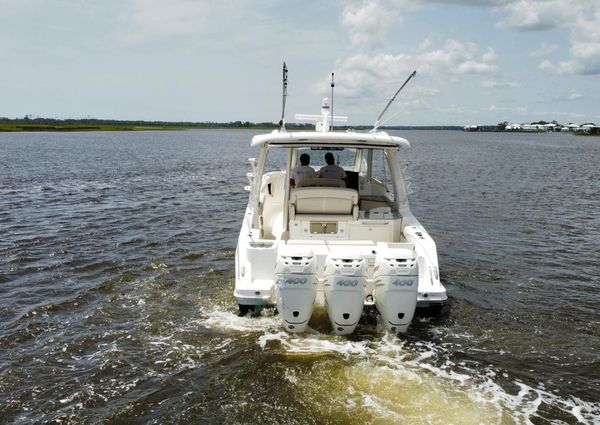 Boston-whaler 350-REALM image