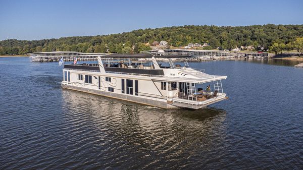 Horizon 90 Houseboat