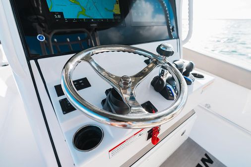 Sportsman OPEN-282-CENTER-CONSOLE image