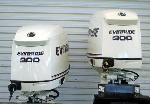 Evinrude  E-TEC 300hp 25