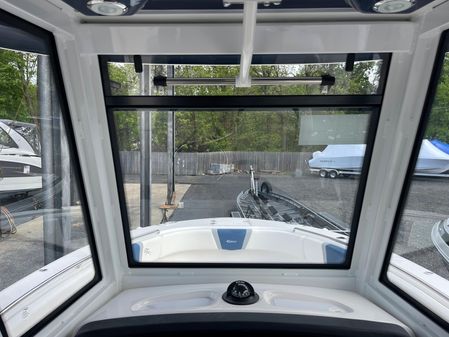 Robalo R270 image