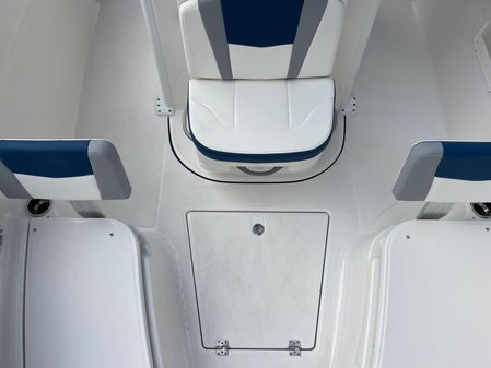 Robalo R270 image