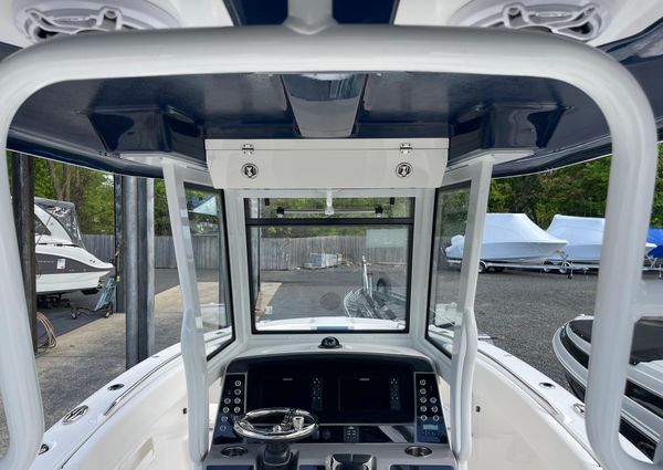 Robalo R270 image