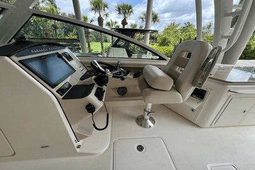 Boston Whaler 320 Vantage image