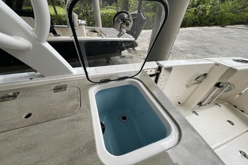 Boston Whaler 320 Vantage image