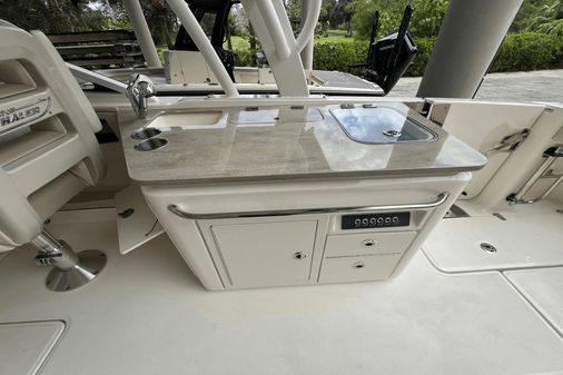 Boston Whaler 320 Vantage image