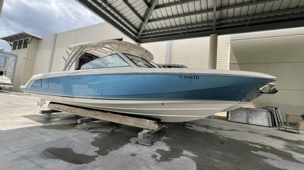 Boston Whaler 320 Vantage 