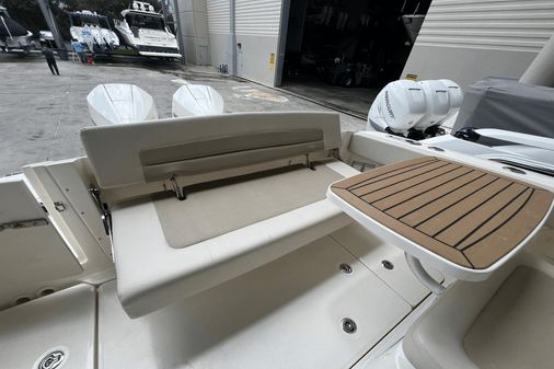 Boston Whaler 320 Vantage image