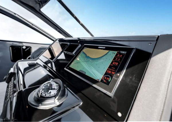 Cruisers Yachts 42 GLS image