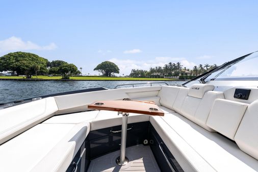 Cruisers Yachts 42 GLS image