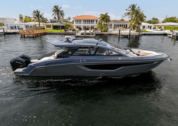 Cruisers Yachts 42 GLS image